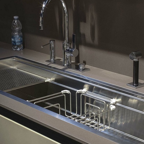 a Quartzforms QF Light Grey worktop, an undermounted sink, tap and water bottle