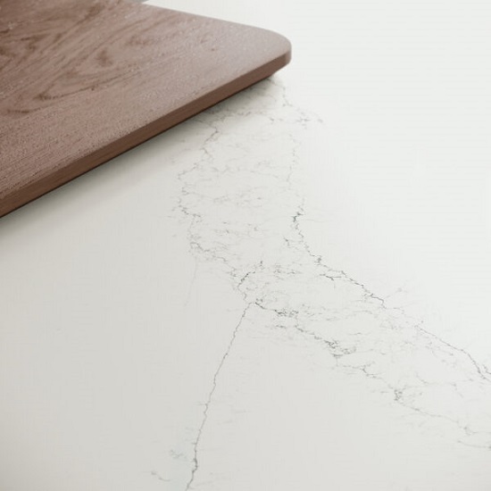 a kitchen worktop in Quartzforms Ocean Arctic quartz with a wooden cutting board
