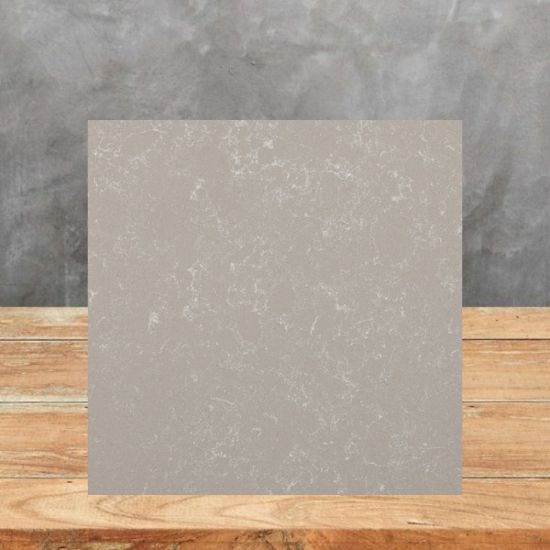 an image of a Quartzforms Breeze Pearl quartz sample