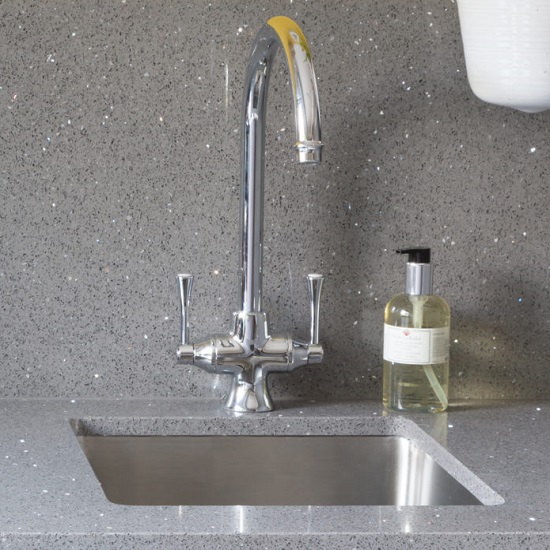 a kitchen splashback with matching worktops made from CRL Quartz Grey Reflection quartz
