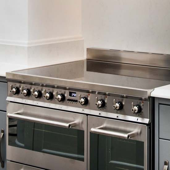 a traditional kitchen with CRL Quartz Carrara and a metal cooker