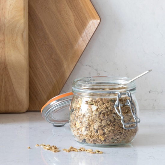 a polished CRL Quartz Statuario Bianco kitchen worktop, a chopping board, and a cereal container