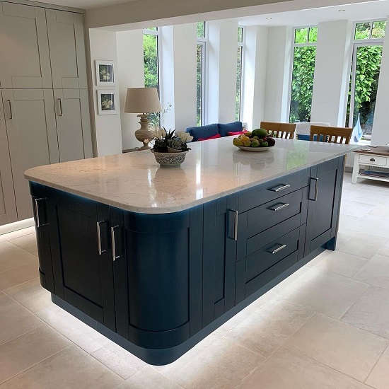 a kitchen island in CRL Quartz Verona with LED lighting in a contemporary kitchen