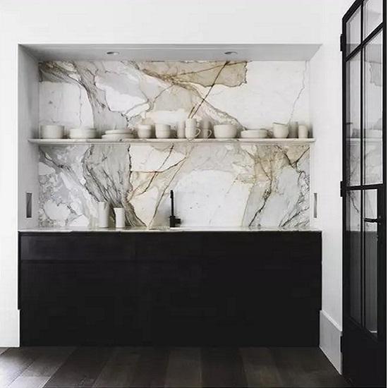 a photo of a kitchen wall in Calacatta Oro marble