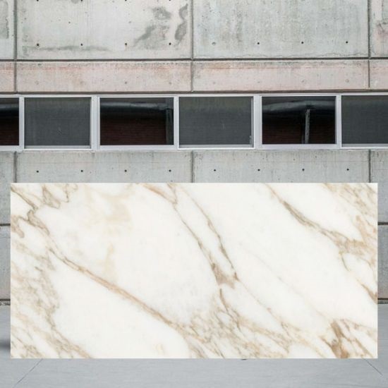 an image of a Calacatta Vagli Oro marble slab outside a yard