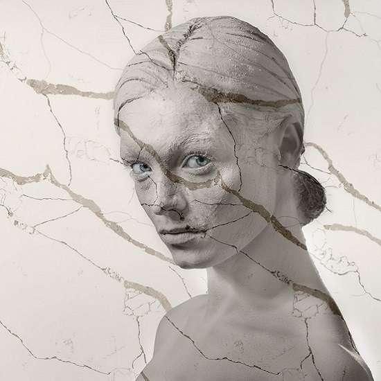 a photo of a woman as a statue in Technistone Crystal Calacatta Silva quartz