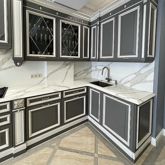 a photo of a traditional kitchen with Unistone Calacatta Vagli Oro countertops and backsplashes