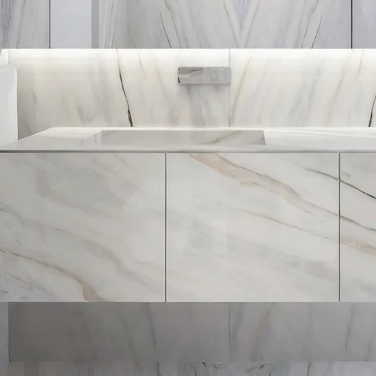Bianco Lasa marble bathroom