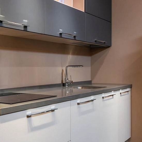 kitchen with Nile Quartz Grigio Starlight 20mm worktops