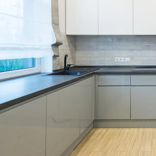 a kitchen with Nile Quartz Royal Grey 20mm worktops