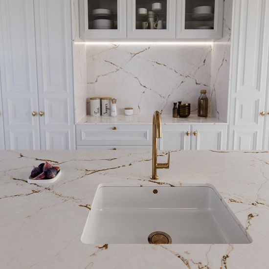a white kitchen with Silestone Versailles Ivory worktops