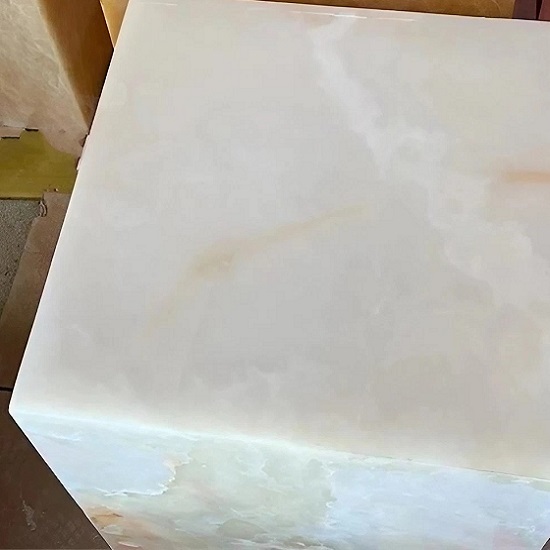 a photo of a White Onyx table