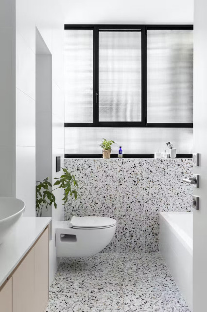 a bathroom decorated with Terrazzo Pepesale Agglotech SB101
