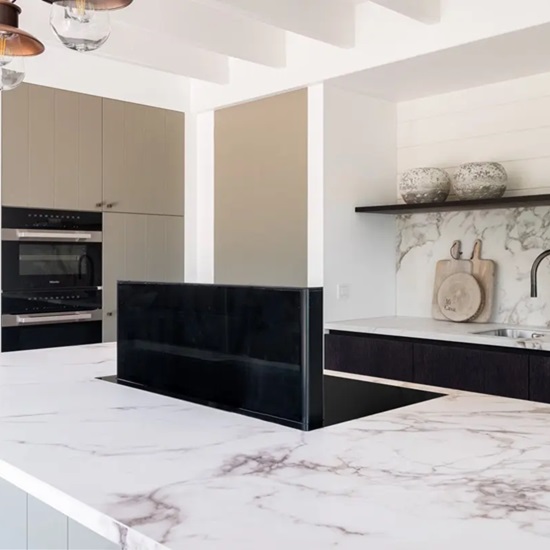 a photo of a kitchen island with a downdraft extractor in Uniceramica Arabescato Calacatta