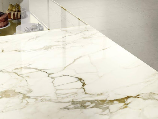 A close-up of a Sapienstone Calacatta Machia Vecchia marble effect worktop
