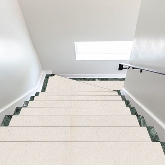 wnhite terrazzo Terrazzo Bianco Neve stairs